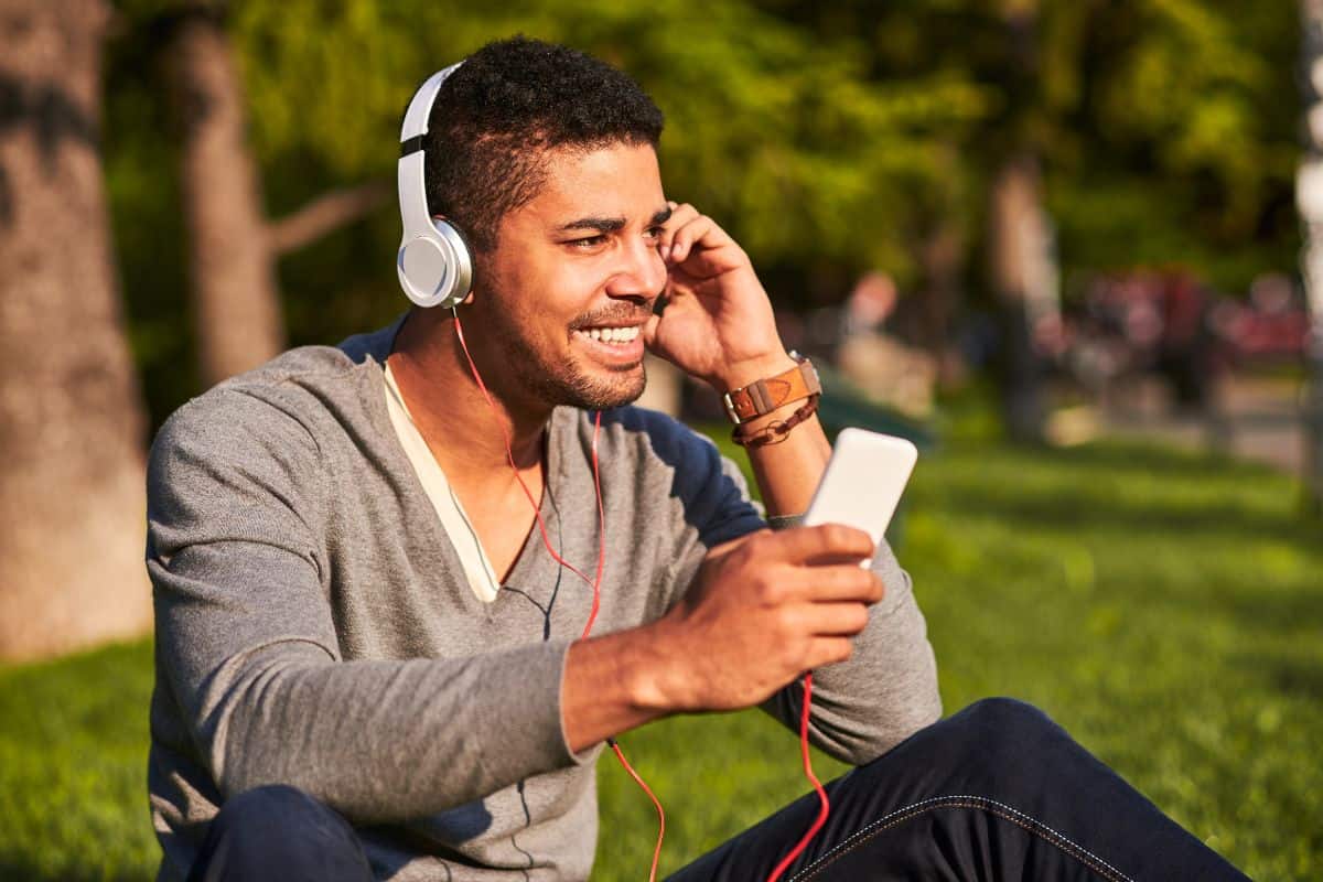 man listening to an audio book